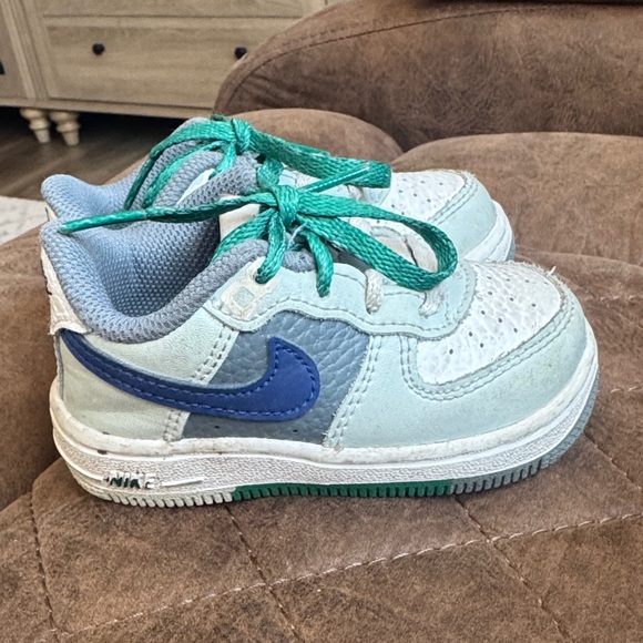 Toddler size 5 - Picture 2 of 4